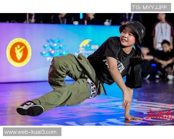 北京街舞队在世界攀岩锦标赛中的团队协作表现精彩纷呈引人瞩目